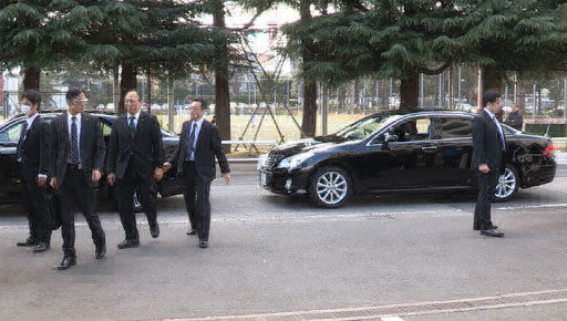 降車時の要人警護訓練